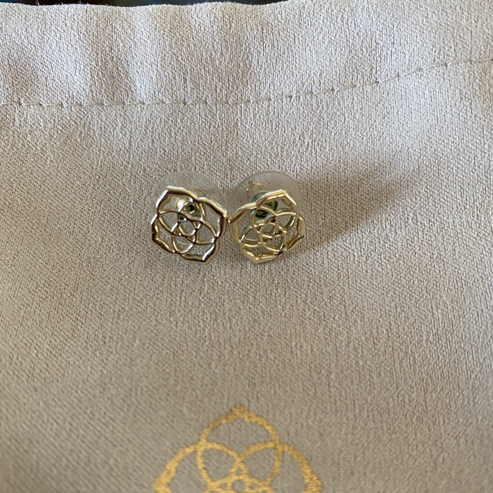 Kendra Scott Stud earrings